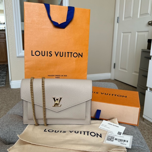 Louis Vuitton Handbags - Louis Vuitton Mylockme chain pochette Greige NWT my lock me